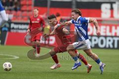 3. Liga - Saison 2025/26 - FC Ingolstadt 04 - Energie Cottbus - Linus Rosenlöcher (Nr.19 - FCI) - Henty Rorig (Nr.3 - FC Energie Cottbus) - Foto: Meyer Jürgen
