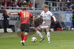 3. Liga; SV Wehen Wiesbaden - FC Ingolstadt 04; Max Plath (14 FCI) Zweikampf Kampf um den Ball Greilinger Fabian (18 SVWW)