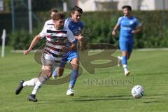 Kreisliga- Saison 2024/25- SV Hundszell - SV Kasing -  - Jan Witek weiss Kasing - Luca Kammerer blau Hundszell - Foto: Meyer Jürgen