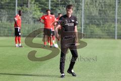 Bayernliga - Saison 2023/2024 - FC Ingolstadt 04 II - U21 - Trainingsauftakt - Cheftrainer Thomas Karg (FCI II) gibt Anweisungen - Foto: Meyer Jürgen