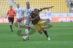 3. Liga - Saison 2024/25 - Alemannia Aachen - FC Ingolstadt 04  - Dennis Borkowski (Nr.7 - FCI) - Lamar Yarbrough (Nr.25 - Alemannia Aachen) - Foto: Meyer Jürgen