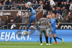 2.BL; FC St. Pauli - FC Ingolstadt 04, Patrick Schmidt (32, FCI) Aremu Afeez (14 Pauli) Filip Bilbija (35, FCI)