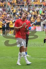 3. Liga; SG Dynamo Dresden - FC Ingolstadt 04; Spieler bedanken sich bei den Fans Julian Kügel (31, FCI)