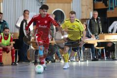 Lotto Bayern Hallencup - Saison 2024/25 - Türkisch SV Ingolstadt - FC Hitzhofen/Oberzell- Nico Seitz gelb Hitzhofen - Ahmet Altay rot Türkisch - Foto: Meyer Jürgen