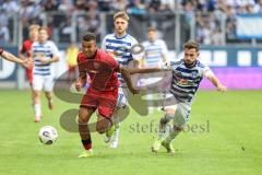 3. Liga; MSV Duisburg - FC Ingolstadt 04; Zweikampf Kampf um den Ball Marcel Costly (22, FCI) Coskun Can (27 MSV) Meuer Steffen (18 MSV)
