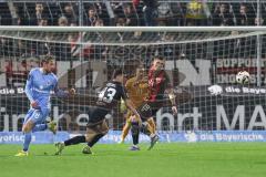 3. Liga; TSV 1860 München - FC Ingolstadt 04; stoppen den Ball Mladen Cvjetinovic (19, FCI) Felix Keidel (43, FCI) Philipp David (8 TSV) Torwart Boevink Pelle (26 FCI)