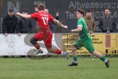 Kreisklasse - Saison 2025/26- TSV Pförring - SV Karlshuld-  - Jonas Bäumler rot Pförring - Jonas Walter grün Karlshuld - Foto: Meyer Jürgen