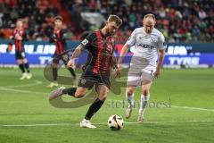 3. Liga; FC Ingolstadt 04 - Energie Cottbus; Yannick Deichmann (20, FCI) Zweikampf Kampf um den Ball Hasse Tobias (14 ECO)