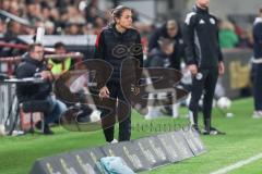 3. Liga; SC Verl - FC Ingolstadt 04; an der Seitenlinie, Spielerbank Cheftrainerin Sabrina Wittmann (FCI)