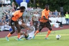 Toto-Pokal; SV Hutthurm - FC Ingolstadt 04; Daouda Beleme (9, FCI) Michael Udebuluzor (44, FCI) Zweikampf Kampf um den Ball