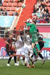 3. Liga; FC Ingolstadt 04 - SC Verl; Torwart Schulze Philipp (1 SCV) boxt Ball Ecke weg Kijewski Niko (19 SCV) Yannick Deichmann (20, FCI)