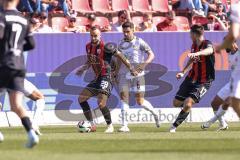 3. Liga; FC Ingolstadt 04 - Rot-Weiss Essen; Zweikampf Kampf um den Ball David Kopacz (29, FCI) Arslan Ahmet (6 RWE) Max Besuschkow (17, FCI)