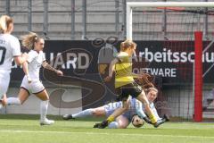 2. Bundesliga Frauen - Saison 2024/25 - FC Ingolstadt 04 Frauen - SV Weinberg - Torwart Franziska Maier (Nr.1 - FCI Frauen) verhindert den Rückstand und hält den Ball sicher - Ganßer Marlene gelb Weinberg - XXXXX - Foto: Meyer Jürgen