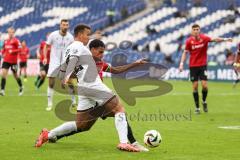 3. Liga; Hannover 96 II - FC Ingolstadt 04; Marcel Costly (22, FCI) Frauendorf Melkamu (14 H96) Zweikampf Kampf um den Ball