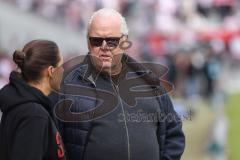 3. Liga; Energie Cottbus - FC Ingolstadt 04; vor dem Spiel Cheftrainerin Sabrina Wittmann (FCI) mit Vorsitzender des Vorstandes Peter Jackwerth (FCI)