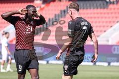 3. Liga; FC Ingolstadt 04 - Hallescher FC; Jannik Mause (7, FCI) Tor Jubel Treffer mit Daouda Beleme (9, FCI)