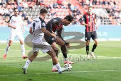 3. Liga; FC Ingolstadt 04 - SC Verl; Zweikampf Kampf um den Ball Leon Guwara (6, FCI) Kammerbauer Patrick (8 SCV)