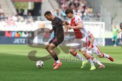 3. Liga; Rot-Weiss Essen - FC Ingolstadt 04; Zweikampf Kampf um den Ball Marcel Costly (22, FCI) Janssen Marek (20 RWE) Kostka Michael (2 RWE)