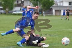 Kreisklasse - Saison 2025/26- TSV Großmehring - ST Scheyern - Florian Wirsching schwarz Scheyern - Johannes Brunnhuber blau Großmehring - Foto: Meyer Jürgen