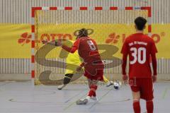 Lotto Bayern Hallencup - Lindenkreuzhalle Saison 2024/25 - FC Deisenhofen - Türk SV Ingolstadt - Aurel Kuqanaj rot Türk SV Ing. verschiess einen 6 meter - Florian Fink TW Deisenhofen - Foto: Meyer Jürgen