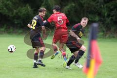 Kreisliga - Saison 2024/25- SV Kasing - SV Eitensheim - Marco Fachner rot Eitensheim - Jan Witek #22 Kasing - Foto: Meyer Jürgen