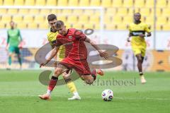 3. Liga; Alemannia Aachen - FC Ingolstadt 04; Gustav Christensen (24, FCI) Zweikampf Kampf um den Ball