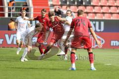 3. Liga; FC Ingolstadt 04 - SSV Ulm; Zweikampf Kampf um den Ball Frederik Christensen (11, FCI) Chessa Dennis (11 Ulm)