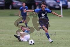 Kreisliga - Saison 2023/2024 - SV Menning  - FC Sandersdorf - Simon Wolfsfellner blau Menning - Manuel Recum weiss Sandersdorf - Foto: Meyer Jürgen