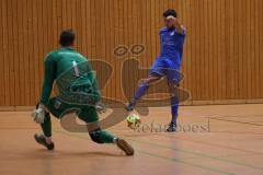 Hallenturnier Gaimersheim - Saison 2025/26 - TSV Gaimersheim - SV Hundszell - Luca Kammerer blau Hundszell - Benedikt Leixner Torwart Gaimersheim - Foto: Meyer Jürgen