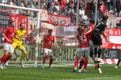 3.Liga - Saison 2022/2023 - Hallersche Fc - FC Ingolstadt 04 - Valmir Sulejmani (Nr.7 - FCI) - Torwart Felix Gebhardt (Nr.23 - Halle) -  - Foto: Meyer Jürgen