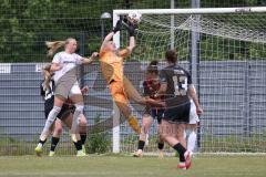2. Bundesliga Frauen - Saison 2025/26 - FC Ingolstadt 04 Frauen - FCB München II - Torwart Anna-Lena Daum (Nr.22 - FC Ingolstadt Frauen I) - Reszler Eszter rot FCB  - Foto: Meyer Jürgen