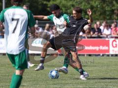 Relegation - Saison 2025/26 - SV Karlskron - FC Geisenfeld - Elias Tkac schwarz Karlskron - Furkan Bayraktar grün Geisenfeld - Foto: Meyer Jürgen