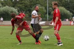 Bezirksliga - Saison 2024/25 - Marvin Haug links rot Attaching - Emre Arik (Nr.31 - FC Fatih) - Maximilian Tessner rot rechts Attaching -  Foto: Meyer Jürgen