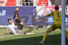 3. Liga; FC Ingolstadt 04 - Rot-Weiss Essen; Torchance verpasst Yannick Deichmann (20, FCI) Torwart Golz Jakob (1 RWE) hält, Rios Alonso José-Enrique (23 RWE)