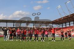 3. Liga; FC Ingolstadt 04 - SSV Ulm 1846; Sieg Jubel Freude Spieler bedanken sich bei den Fans