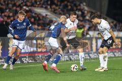 3. Liga; Arminia Bielefeld - FC Ingolstadt 04; Zweikampf Kampf um den Ball Mladen Cvjetinovic (19, FCI) Kania Julian (7 AB) Oppie Louis (4 AB) Lukas Fröde (34, FCI)