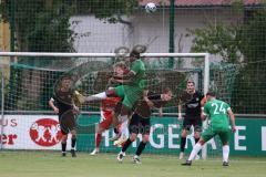 Bezirksliga - Saison 2025/26 - FC Gerolfing - VFR Garching - Mamadou Diallo grün Gerolfing -Korbinian Dietrich Torwart Garching Foto: Meyer Jürgen