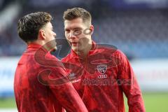 3. Liga; VfL Osnabrück - FC Ingolstadt 04; vor dem Spiel Torwart David Klein (47, FCI) Jonas Scholz (15, FCI) mit Dennis Kaygin (10, FCI)