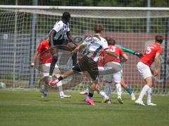 *Bayernliga Nord - Saison 2026/27 - FC Ingolstadt 04 II - FSV Stadeln - Justin Nottrodt (Nr.7 - FCI II) mit einem Schuss auf das Tor - Omotolani Sherif Oladosu (Nr.15 - FCI II) - Tugay Akbakla TW Stadeln - Foto: Meyer Jürgen