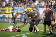 3. Liga - Saison 2026/27 - 1. FC Saarbrücken - FC Ingolstadt 04  - Fredrik Carlsen (Nr.8 - FCI)verletzt am Boden - Cheftrainerin Sabrina Wittmann (FCI) - Foto: Meyer Jürgen
