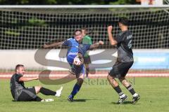 Kreisklasse - Saison 2025/26- TSV Ingolstadt Nord - FC Arnsberg - Kilian Hackner blau Arnsberg - Valjdrin Stafa schwarz Ing Nord am Boden - Kerem Düzgün schwarz Ing.Nord rechts - Foto: Meyer Jürgen