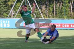 Kreisliga - Saison 2023/2024 - FC Gerolfing - FC Hitzhofen/Oberzell - Raymond Kreizer grün Gerolfing - 
Valentin Puhar Torwart Hitzhofen - Foto: Meyer Jürgen