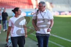 3. Liga; FC Ingolstadt 04 - Alemannia Aachen; Cheftrainerin Sabrina Wittmann (FCI) mit neuem Pressesprecher Jörg Jakob FCI