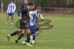Kreisliga - Saison 2025/26- SV Karlshuld - SV Menning - Daniel Mayer weiss Karlskron - Oliver Ölze schwarz Menning  links - Philip Wolfsfellner schwarz Menning  - Foto: Meyer Jürgen