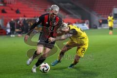 3. Liga; FC Ingolstadt 04 - Borussia Dortmund II; Dennis Borkowski (7, FCI) Zweikampf Kampf um den Ball Jessen Niklas (29 BVB2)