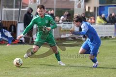 Kreisliga - Saison 2025/26- SV Hundszell - VFB Eichstätt II - Maximilian Eberlein grün Eichstätt - Maximilian Blattner blau Hundszell - Foto: Meyer Jürgen