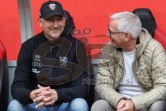 3. Liga; FC Ingolstadt 04 - Rot-Weiss Essen; Cheftrainer Achim Beierlorzer (FCI) Sportdirektor Harald Gärtner (FCI) im Gespräch auf der Bank