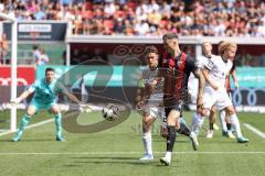 3. Liga; FC Ingolstadt 04 - TSV 1860 München; Zweikampf Kampf um den Ball Dennis Borkowski (7, FCI) Danhof Tim (2 TSV) Torwart Vollath René (11 TSV)