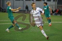 A-Junioren Bundesliga  - Saison 2024/25 - A-Junioren - FC Ingolstadt 04 - FC Augsburg - Alik Streck weiss FCI schiesst den 1:0 Führungstreffer  -Felix Meiser grün Augsburg - jubel - Foto: Meyer Jürgen