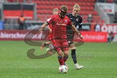 3. Liga - Saison 2025/26 - FC Ingolstadt 04 - Rot-Weiss Essen - Yannick  Deichmann (Nr.20 - FC Ingolstadt 04) - Michael  Kosta (Nr.2 - Rot-Weiss Essen) - Foto: Meyer Jürgen